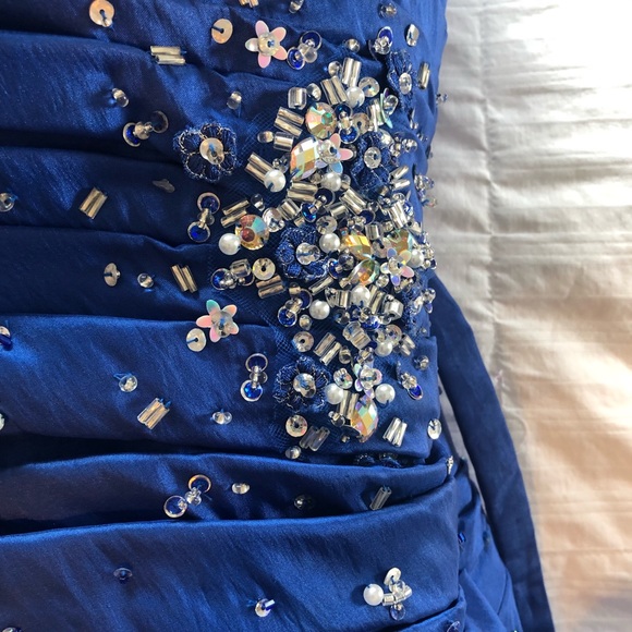 Beautiful blue gown - Picture 9 of 15